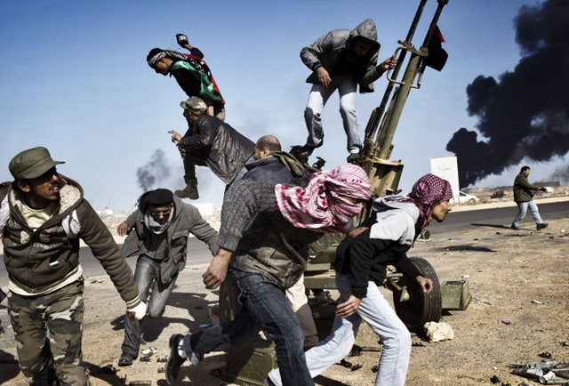 Rebelská bitka v Líbyi / Photo by Yuri Kozyrev